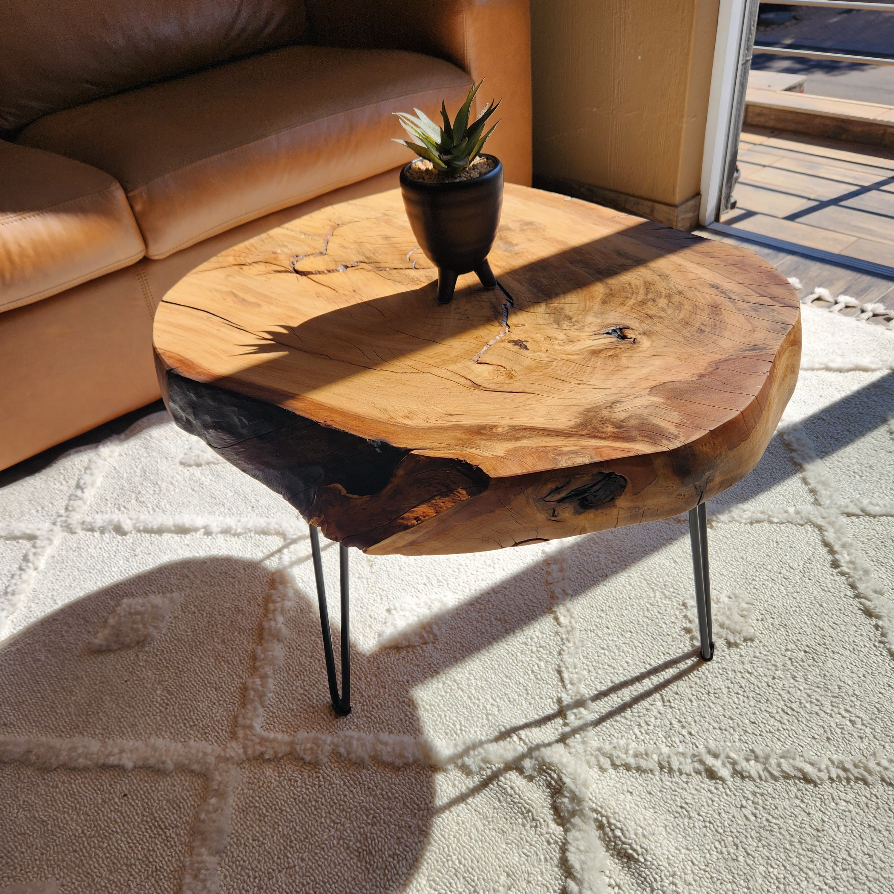 Live Edge Round Coffee Table – KleiKrafts
